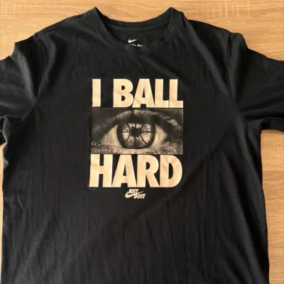 T-shirt Nike noir “I Ball Hard” – taille XL – très bon état